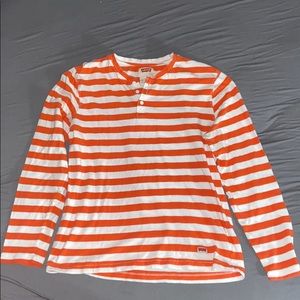 I’m selling a long sleeve t shirt